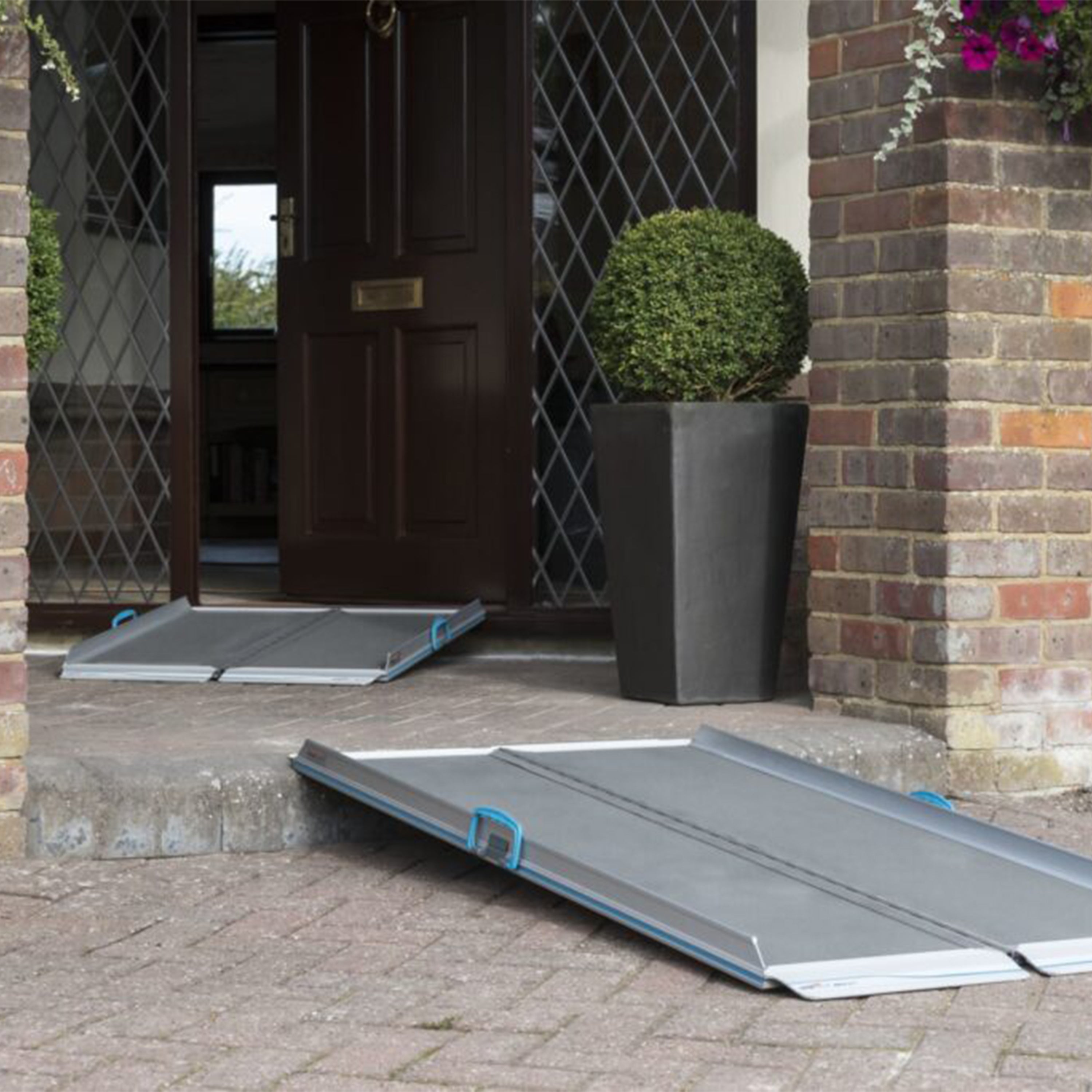 Luggage Ramp Rail Aerolight Xtra - Premium folding suitcase ramp – Seacroft Mobility